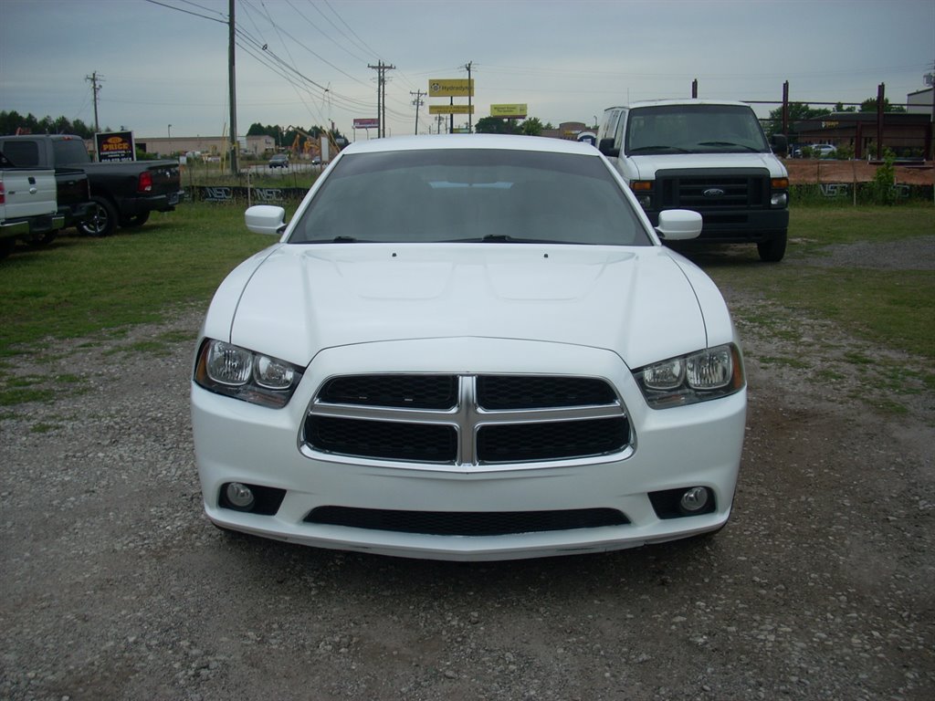2016 Dodge Charger SE's photo