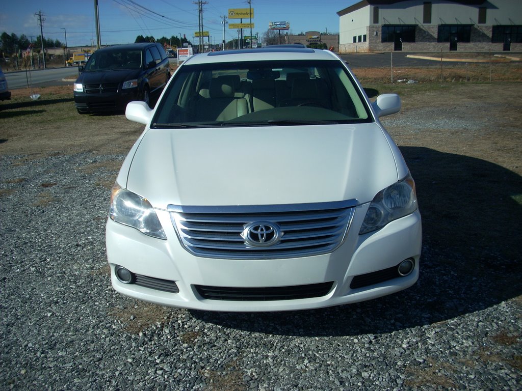 2008 Toyota Avalon Limited's photo