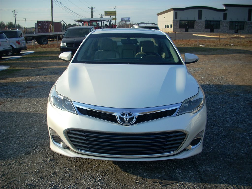 2013 Toyota Avalon XLE Premium's photo