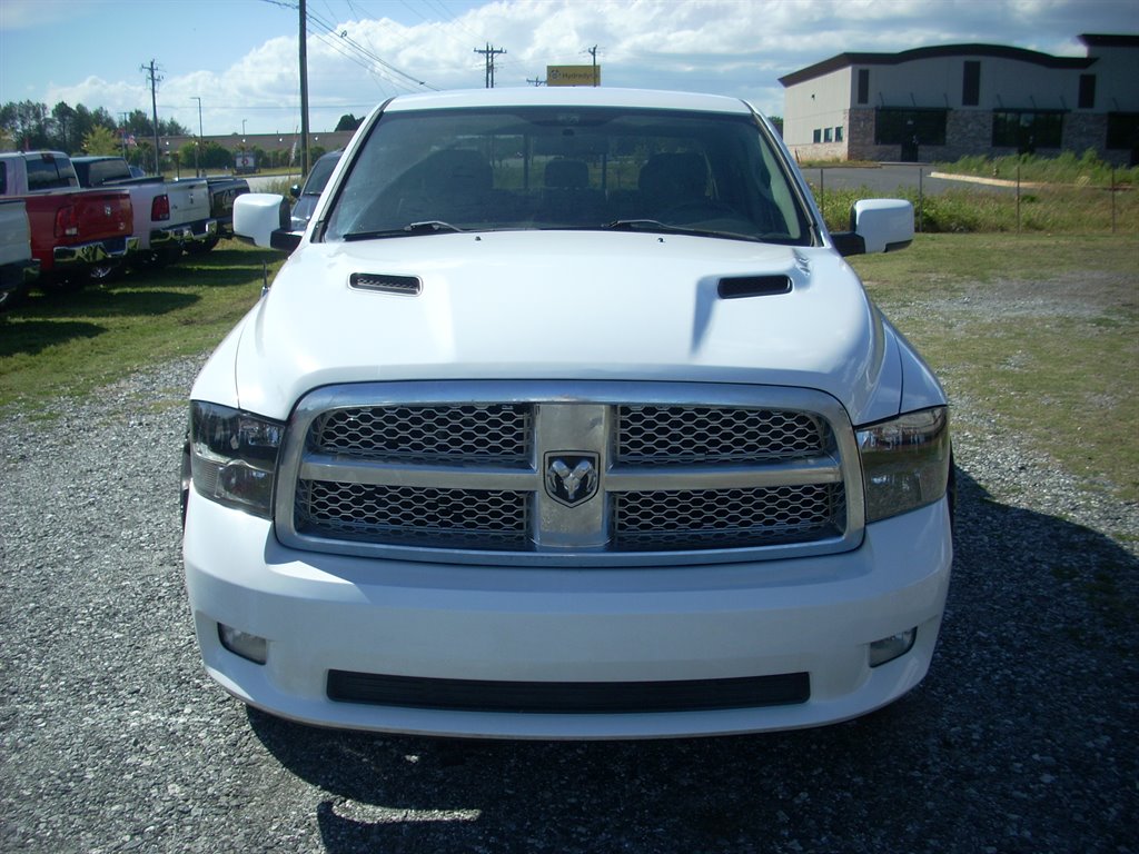 2010 RAM 1500 Sport 4x4 Crew Cab's photo